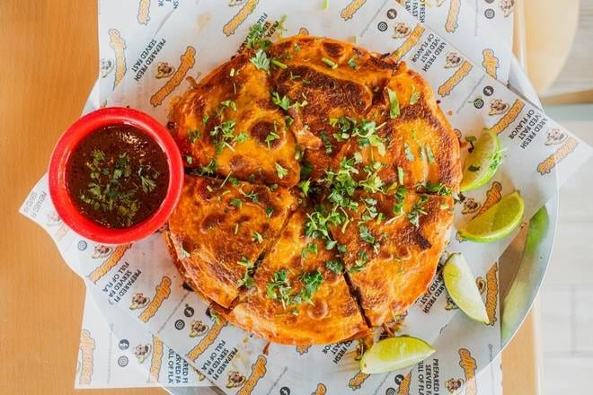 Medium Pizza Birria.